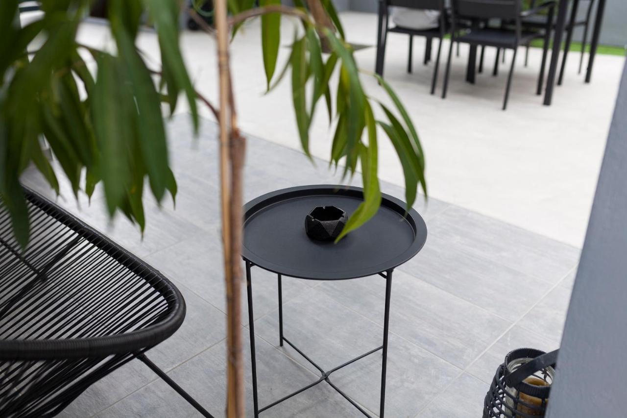Spacious Flat With Courtyard And Private Parking! アテネ エクステリア 写真