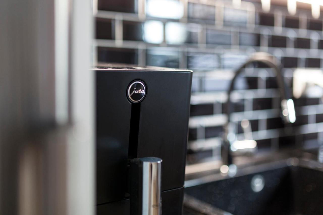 Spacious Flat With Courtyard And Private Parking! アテネ エクステリア 写真